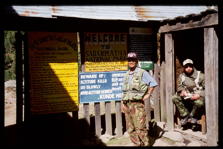 00-10-29 N2-07 Entrance to Sagarmatha Park + Pemba